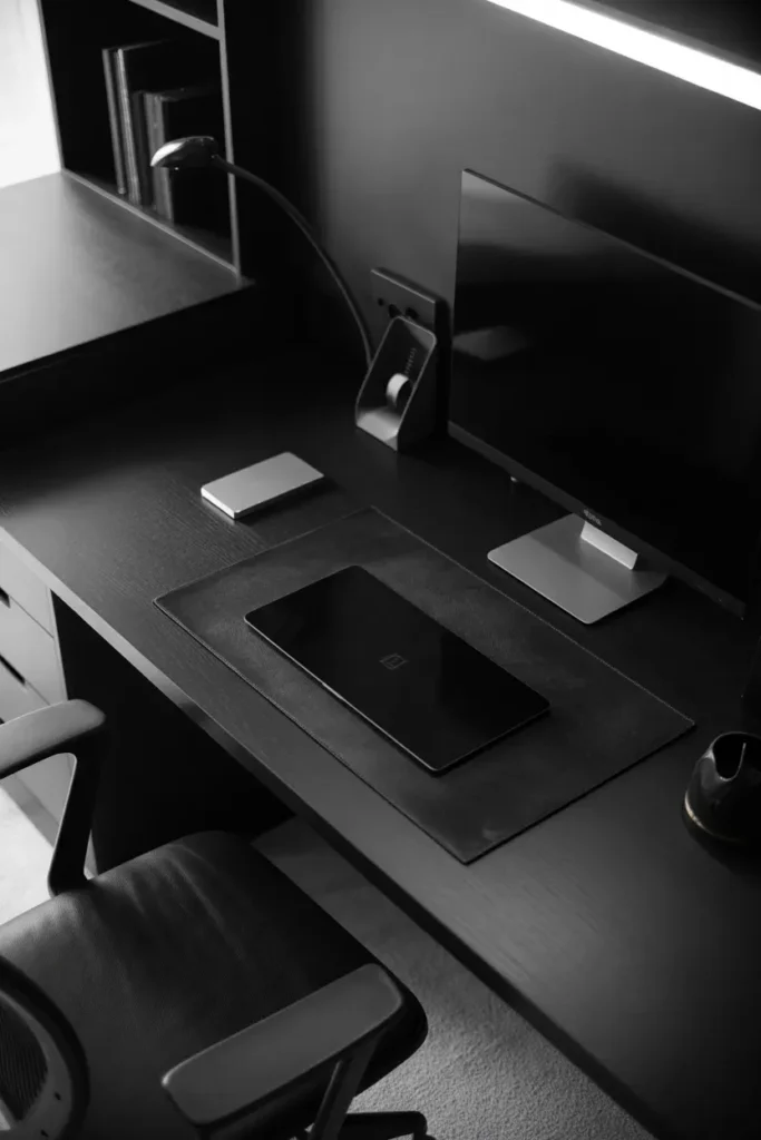 Monochrome Black Setup